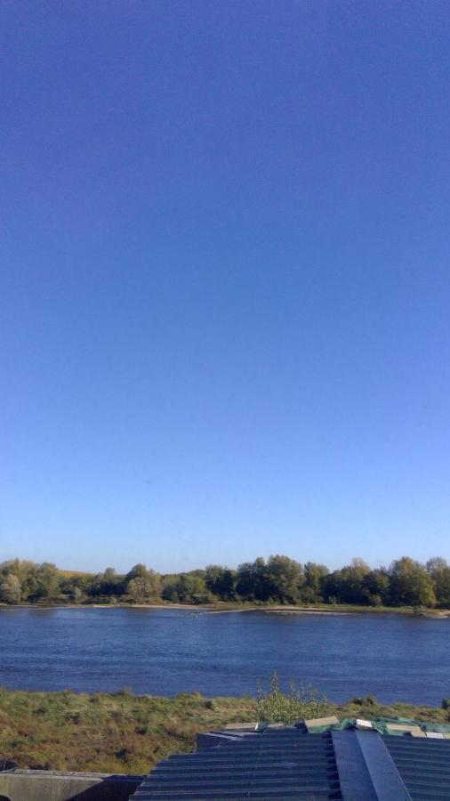 Beau Studio Vue Loire Bouchemaine ภายนอก รูปภาพ
